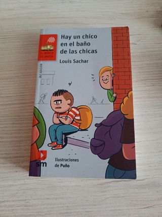 Hay un chico en el baño de las chicas (El Barco...