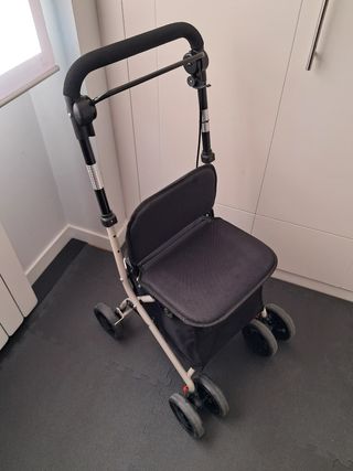 Andador Mobiclinic con bolsa para la compra