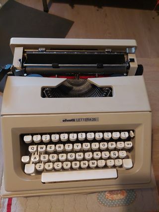 Máquina de escribir Olivetti Lettera 25