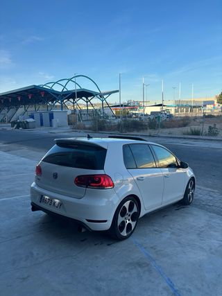 Volkswagen Golf GTI 260
