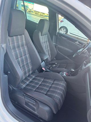 Volkswagen Golf GTI 260