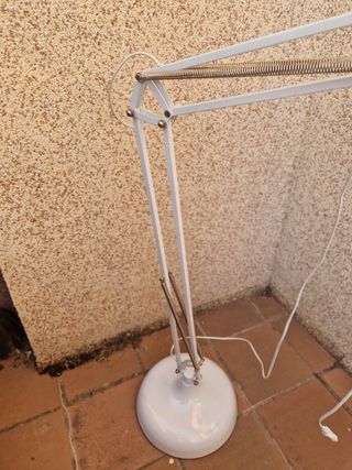 Lámpara de pie articulada estilo industrial