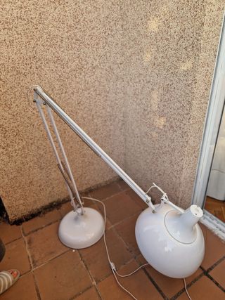 Lámpara de pie articulada estilo industrial