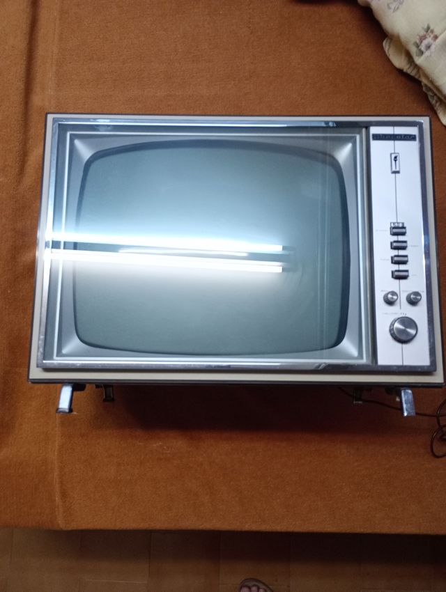 Televisor antiguo UHF liberator