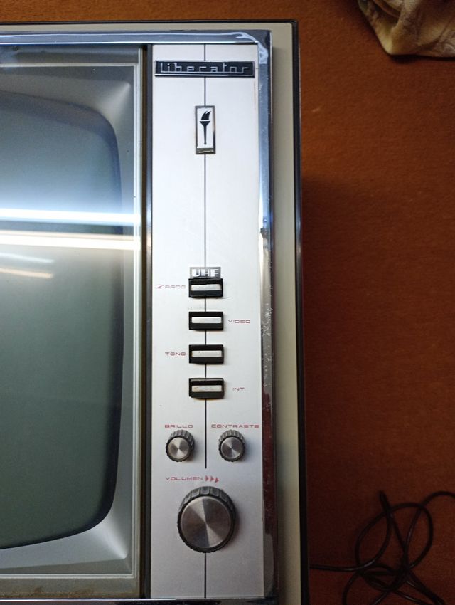 Televisor antiguo UHF liberator
