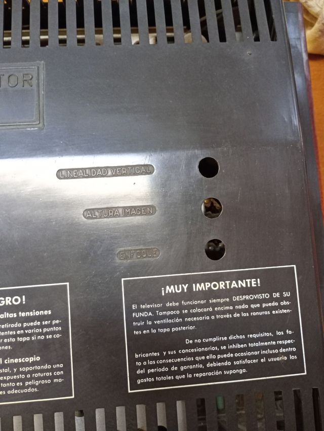 Televisor antiguo UHF liberator