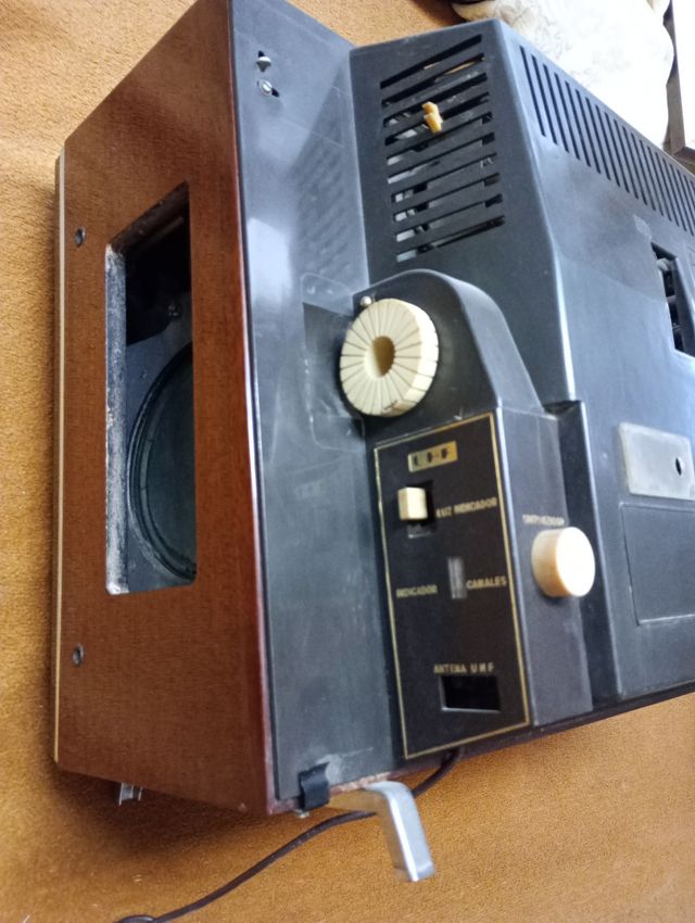 Televisor antiguo UHF liberator