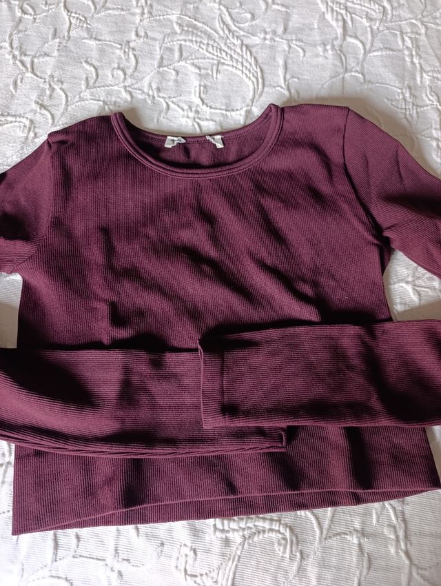 Conjunto Pantalón Cargo Gris y Camiseta Granate