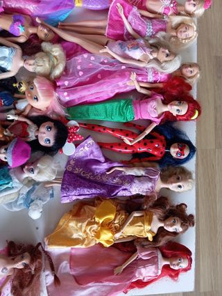 Muñecas Barbie y Princesas Disney + Accesorios
