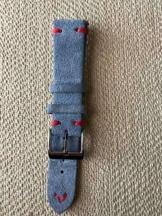 Correa de ante azul claro 20 mm con pespuntes rojo