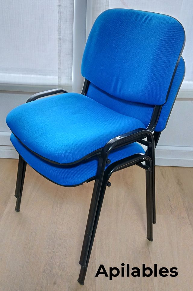 Dos sillas, azul y negro