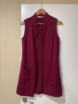 Chaleco largo mujer color burdeos