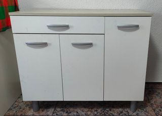Mueble auxiliar blanco y madera