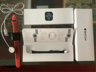 Apple Watch SE 40mm Negro/Rojo Como Nuevo