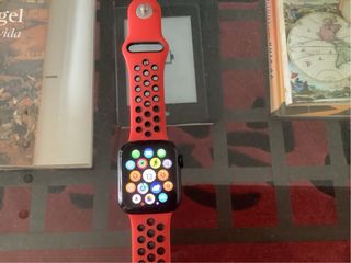 Apple Watch SE 40mm Negro/Rojo Como Nuevo
