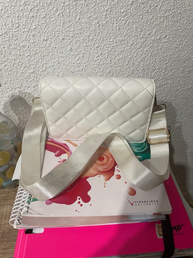 Bolso blanco acolchado