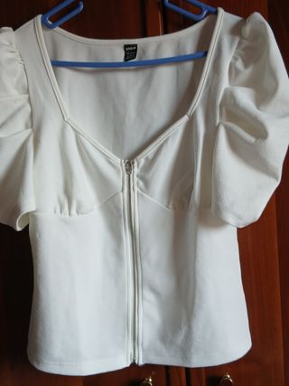 Blusa Shein blanca con cremallera frontal