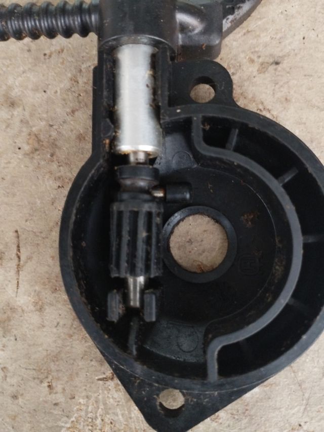 Pompa olio per motoseghe