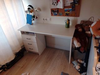 Escritorio de estudio blanco C
con 3 cajones

