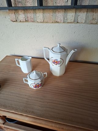 Juego de Tetera de porcelana,lechera y azucarero