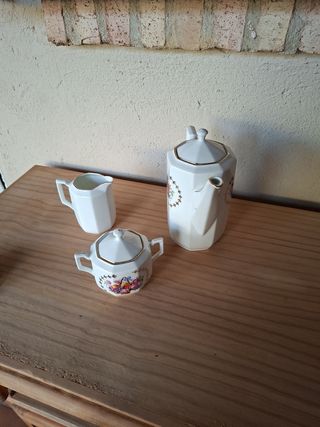 Juego de Tetera de porcelana,lechera y azucarero