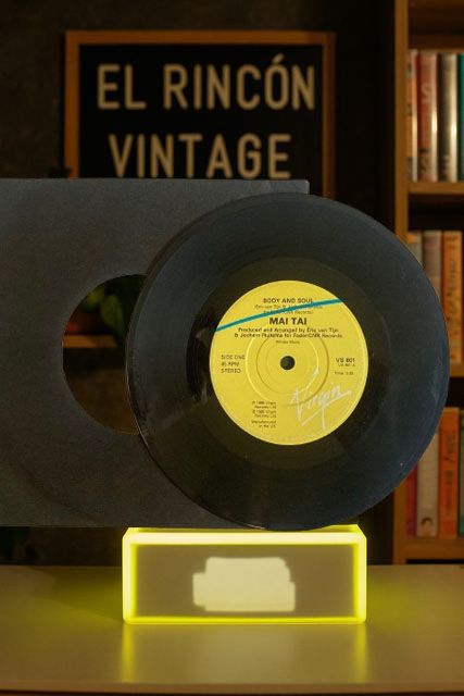 SINGOLA 45 GIRI/MIN ►► Mai Tai — Corpo e anima (VS 801)