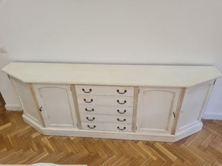Mueble de salón blanco de madera