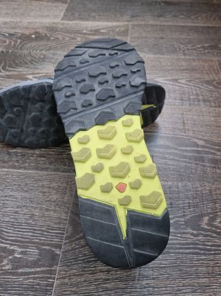 Sandalias de montaña y trekking azules