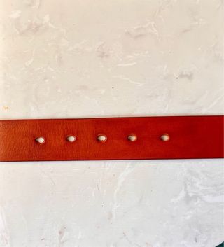 Cinturón de cuero marrón hecho a mano