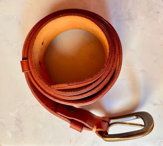 Cinturón de cuero marrón hecho a mano