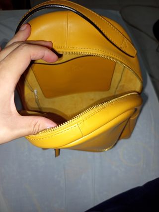 Bolso de cuero amarillo