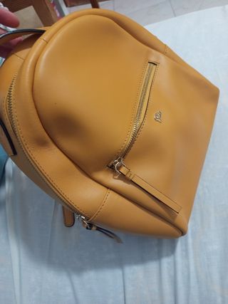 Bolso de cuero amarillo