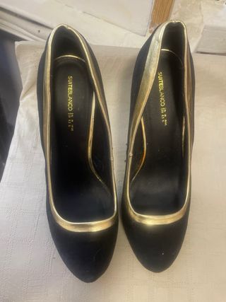 Tacones piel Negros y Dorados talla 39 Lujo