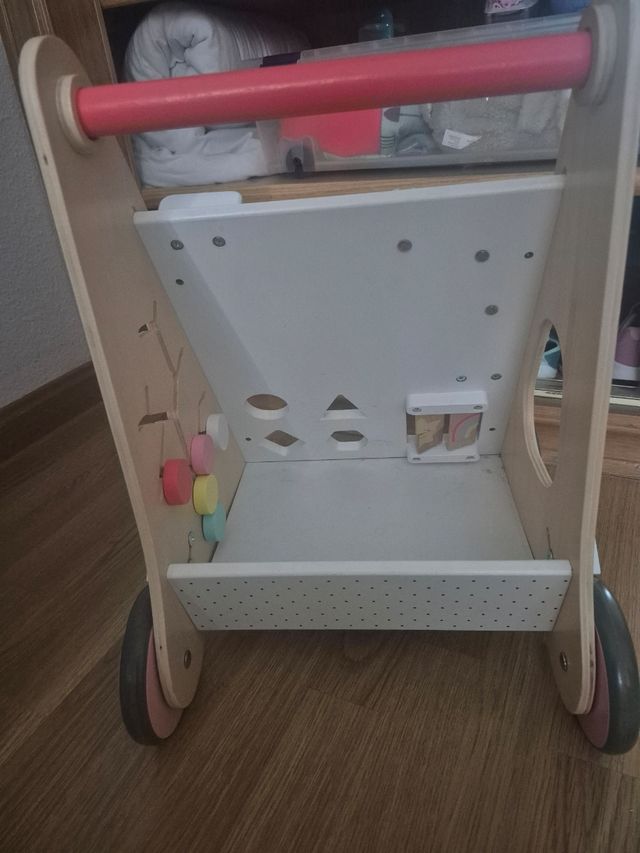 Correpasillos infantil con actividades