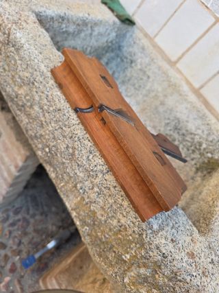 Cepillo de carpintero antiguo de madera