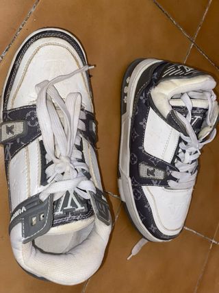 Zapatillas Louis Vuitton grises y blancas