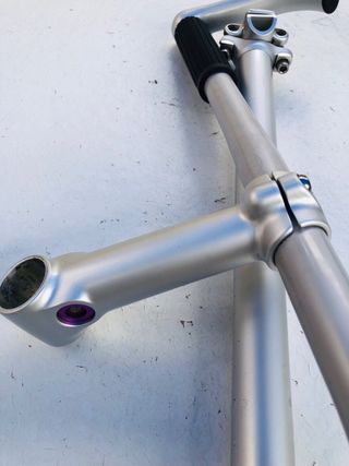 Manillar, tija y potencia de bicicleta