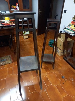 Porta vasi in legno scuro