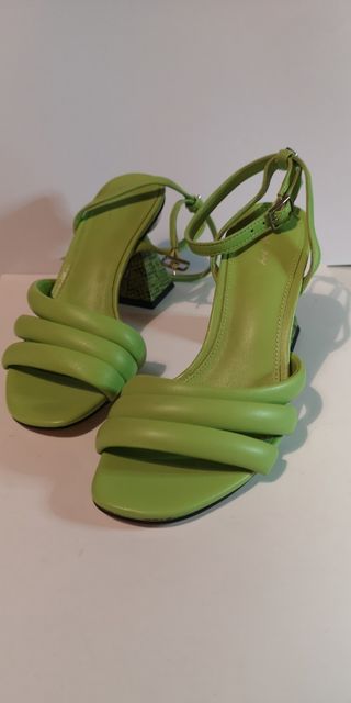 Sandalias Verdes Neón con Tacón Escalonado