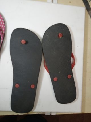 Sandalias Bata Negras y Rojas