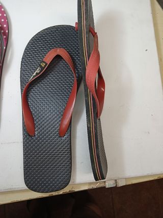 Sandalias Bata Negras y Rojas