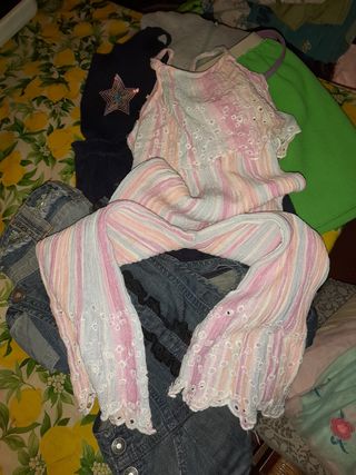 8 capi bambina 4/6 anni