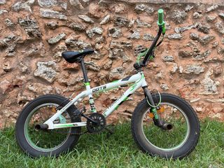 Bicicleta BMX Blanca y Verde