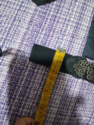 Bolso bandolera y cinturón negro con elefantes