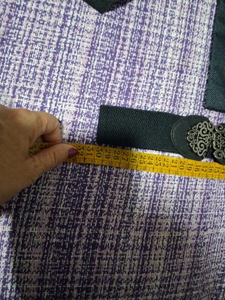 Bolso bandolera y cinturón negro con elefantes