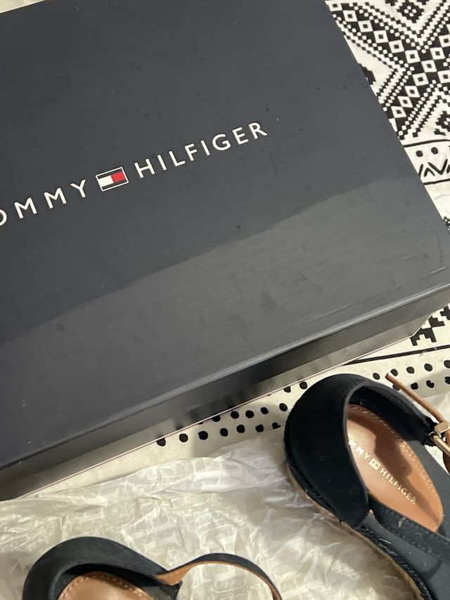 Cuñas de esparto Tommy Hilfiger azules y Marrones