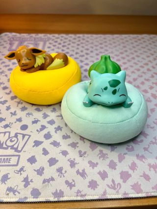 Mini Figure Pokemon Eevee e Bulbasaur