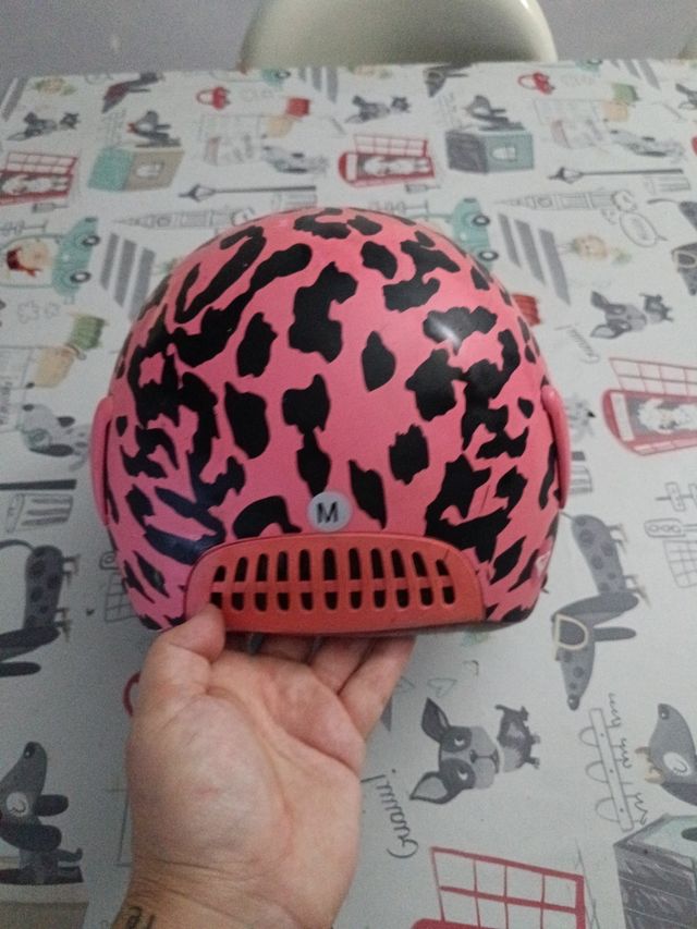 Casco Roxy Rosa con Estampado Animal Print
