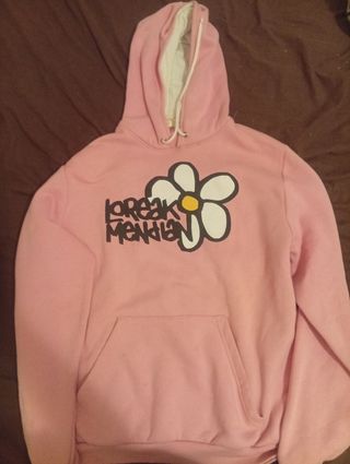 Sudadera rosa con estampado de flor
Negociable