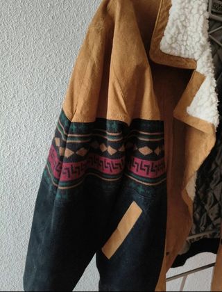 Chaqueta de ante con forro sherpa y estampado